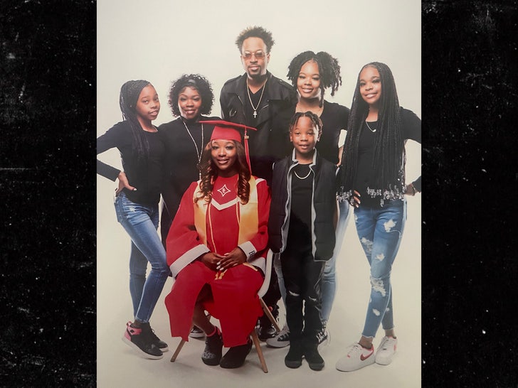 ‘Stroll It Out’ Atlanta Rapper DJ Unk Useless