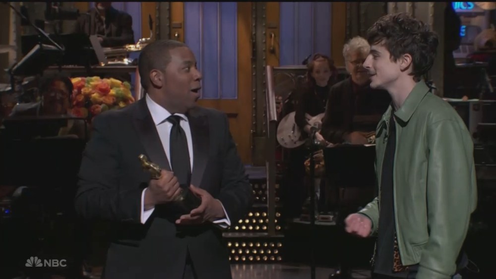 Timothée Chalamet Loses Oscar to Kenan Thompson in ‘SNL’ Monologue