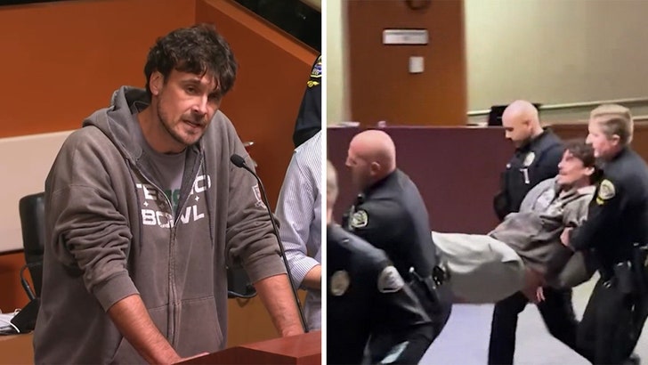 Ex-NFL Punter Chris Kluwe Arrested, Carried Out of Council Assembly After Anti-MAGA Rant
