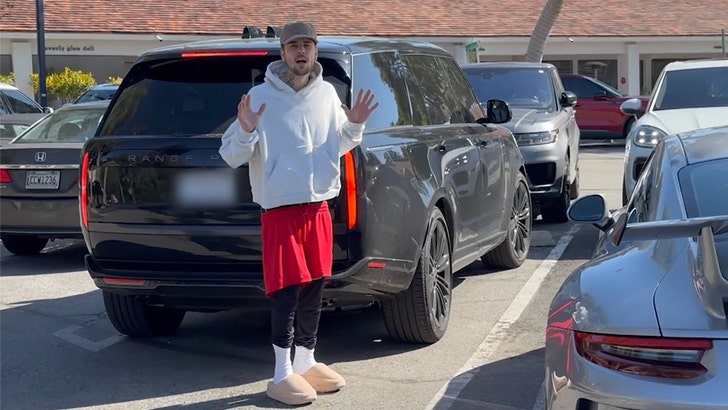 Justin Bieber Snaps at ‘Disrespectful’ Paparazzi After Breakfast With Hailey