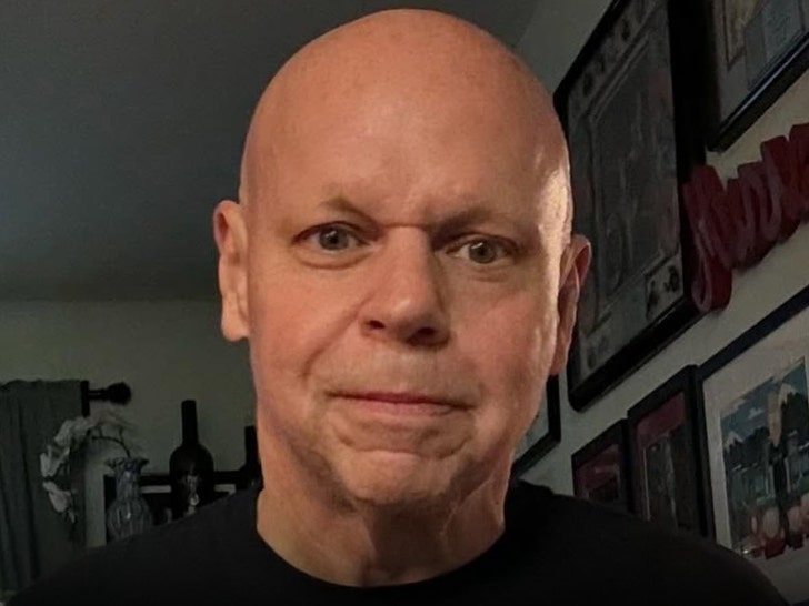 Ex-MTV Host Matt Pinfield Chats, Sings Alongside to Music Throughout Hospital Go to