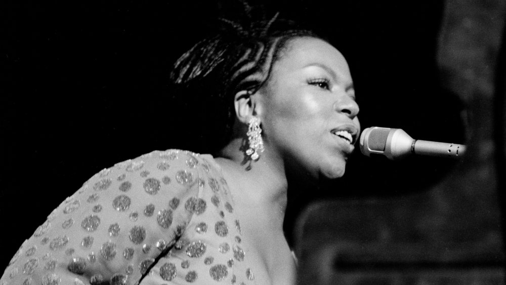 Roberta Flack, R&B Singer Recognized for ‘Killing Me Softly,’ Dies at 88