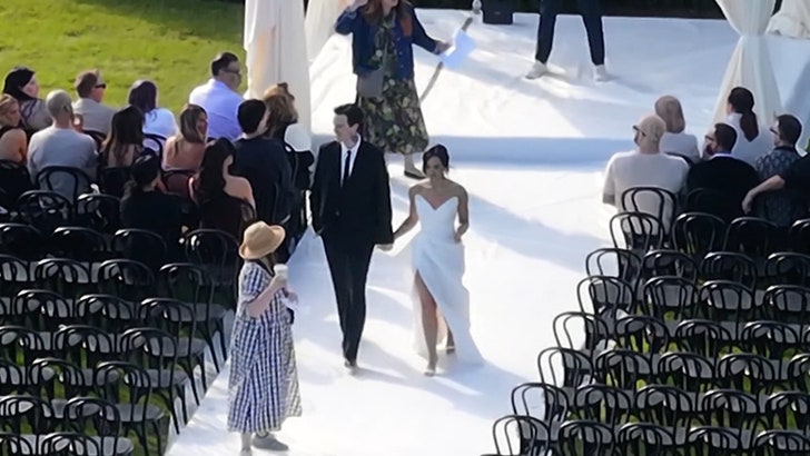 Demi Lovato Walks Down the Aisle at Wedding ceremony Rehearsal, on Video