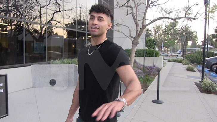 ‘Too Scorching To Deal with’ Star Isaac Francis Confused Over Kayla & Kaylor Questions