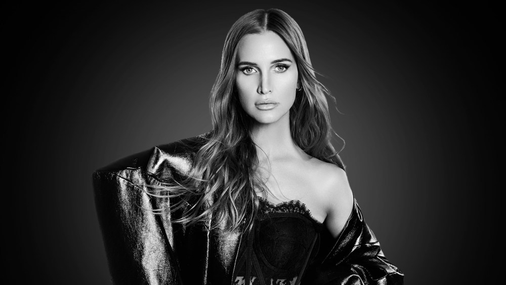Ashlee Simpson Ross Declares ‘I Am Me’ Reveals at Las Vegas’ Venetian