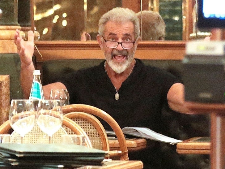Mel Gibson Goofs Off Whereas Eating in Rome and Engaged on New Movie