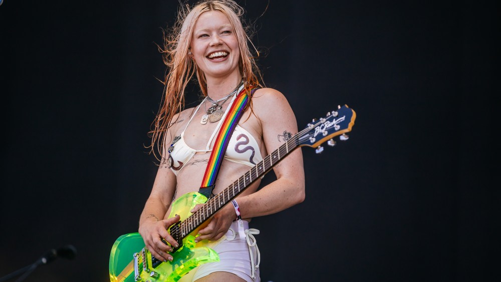 Moist Leg Is Again With Guitar Rock and Singer’s ‘Soppy’ Queer Love Songs
