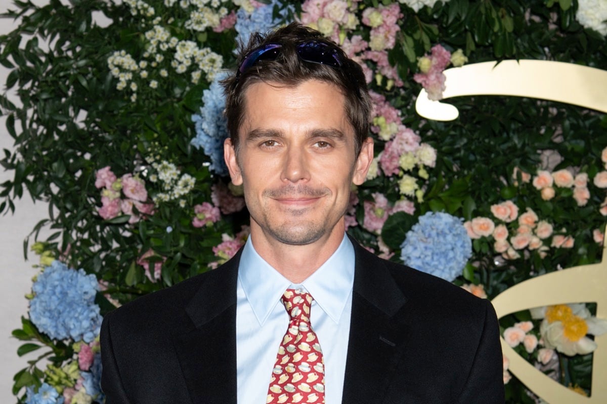 Queer Eye’s Antoni Porowski hard launches romance with personal trainer Zacharias Niedzwiecki – Socialite Life
