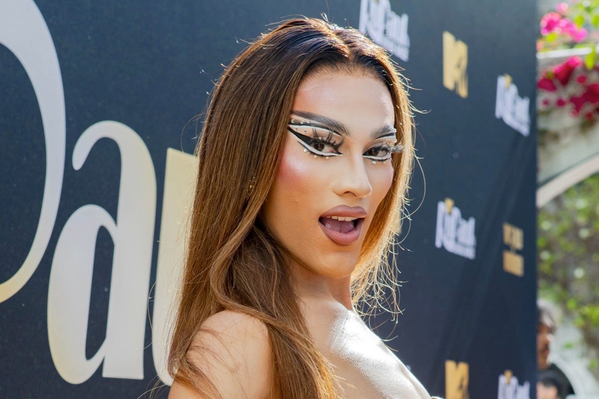 Ding! Jewels Sparkles brings holiday magic to the Drag Queen Christmas Tour – Socialite Life