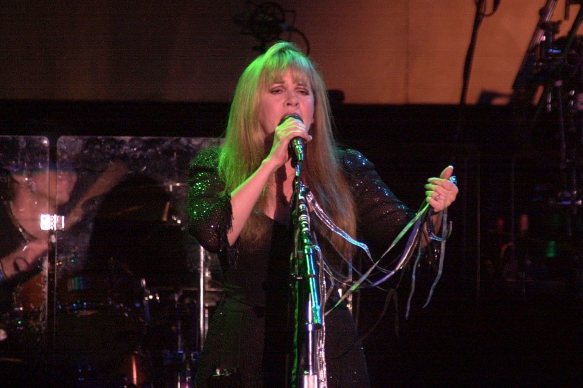 Stevie Nicks postpones tour after fracturing shoulder – Socialite Life